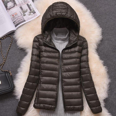 Chaqueta Hoodie Ligera Slim Fit para Mujer - Image 17