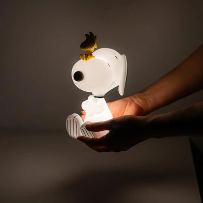 Lámpara Snoopy Grupo Erik – Luz de noche para niños, escritorio o mesa, decoración original para fans de Peanuts - Tekeno