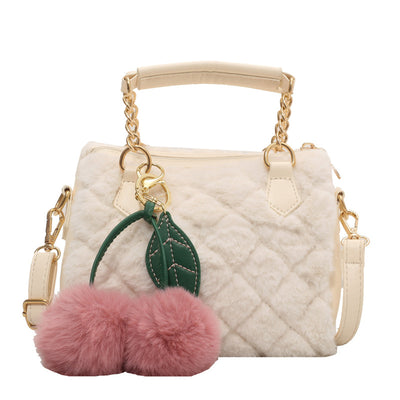 Bolso Tote de Cadena Metálica y Rombos Acolchados con Dije de Cereza - Image 6