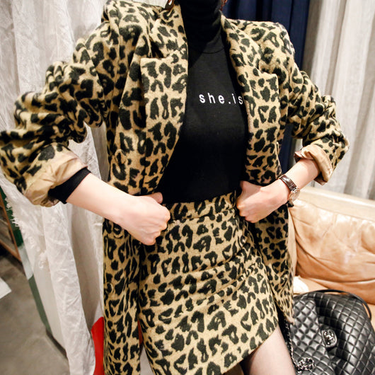 Conjunto Dos Piezas Abrigo Leopardo y Falda Cintura Alta - Image 11