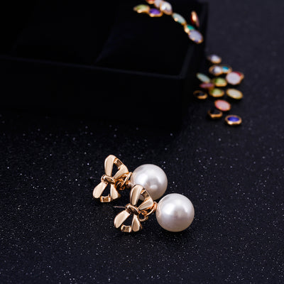 Aretes Elegantes de Corazón con Moño de Circonia y Perla - Image 4