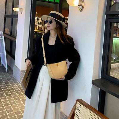 Bolso Mensajero de Cuero para Mujer - Diseño Minimalista y Versátil - Image 4