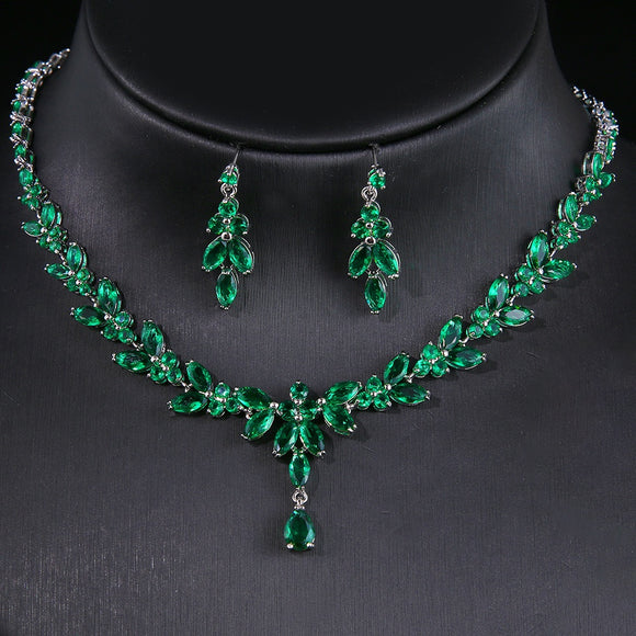 Conjunto de Joyería en Oro Blanco con Zirconia: Collar y Aretes Gota de Agua