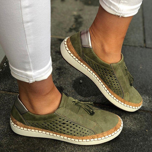 Zapatillas Bajas Bicolor con Cordones y Diseño Asimétrico - Image 3