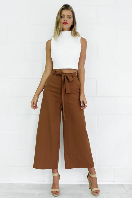 Pantalón Cropped Cintura Alta con Tirantes y Pierna Ancha - Image 11