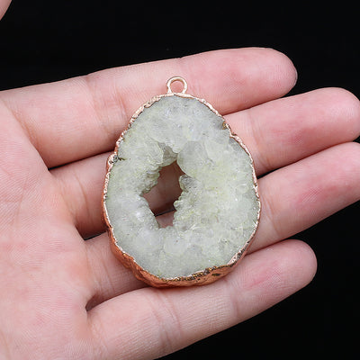 Colgante de Piedra Natural Semipreciosa con Electrochapado Irregular - Image 3
