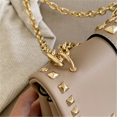 Bolso de Hombro con Cadena y Tachuelas - Image 7