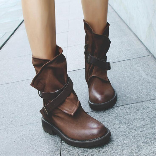 Zapato con Punta Redonda y Tacón Cuadrado con Hebilla