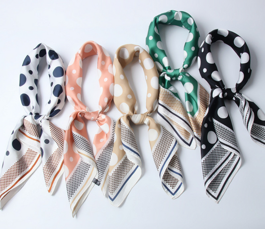 Pañuelo de Seda Cuadrado para Cuello y Cabello con Estampado de Puntos