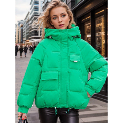 Chamarra Corta Acolchada con Capucha para Mujer - Image 10