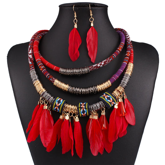 Conjunto de Collar y Aretes con Borlas de Pluma