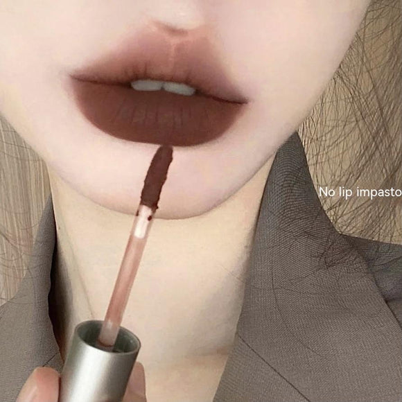 Labial Mate Velvet Tubo Plateado - Tono Leche Té Baja Saturación