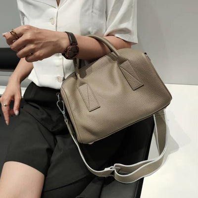 Bolso de Mano en Cuero Genuino con Diseño Minimalista y Suave - Image 7