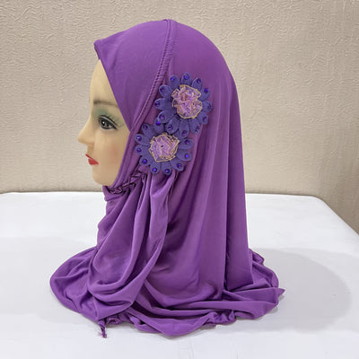Turbante Infantil con Dos Flores y Velo Delicado - Image 9