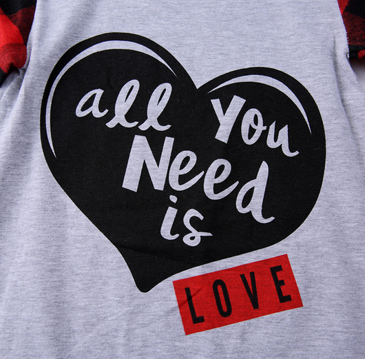 Conjunto Bebé Love is All You Need - Romper + Diadema 2 Piezas - Image 5