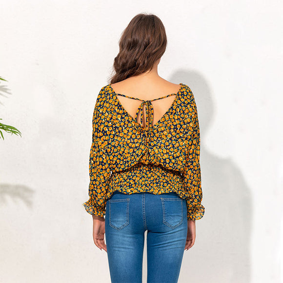 Blusa Manga Larga Escote Profundo con Detalle Floral en Cintura