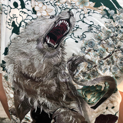 Playera con Bordado de Peonía León y Bestia - Image 30