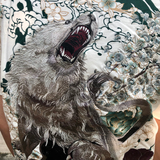 Playera con Bordado de Peonía León y Bestia - Image 30