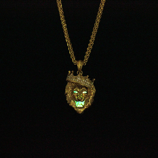 Collar Hip-Hop con Dije de León Luminoso y Corona Chapado en Oro - Image 2