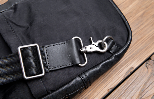 Bolso Pecho Cuero Genuino para Hombre - Diseño Moderno y Funcional - Image 15