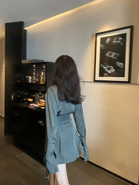 Vestido Camisero Satinado Verde Oscuro - Diseño Elegante con Cintura Marcada - Image 10