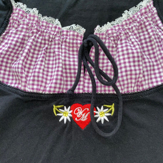 Playera Cuadrille con Encaje Bordado y Manga Corta - Image 2