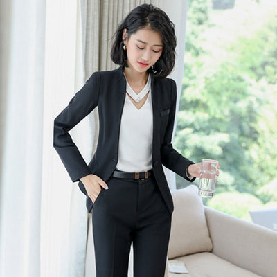 Uniforme Profesional para Recepción Hotelera y Atención al Cliente - Image 11