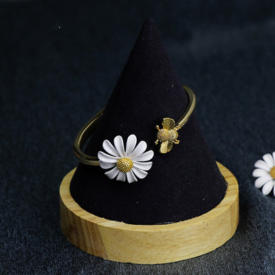 Aretes de Margarita Delicados - Conjunto de Joyería Floral - Image 15