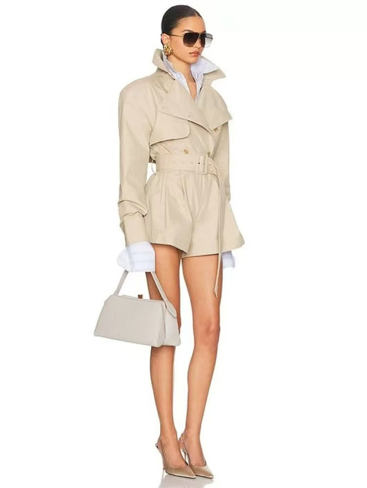 Short Estilo Trench Coat Clásico Británico Cintura Ajustada Caqui Claro - Image 19