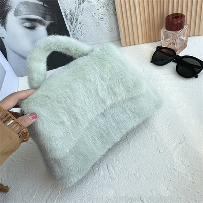 Clutch de Piel de Visón con Silueta Envolvente - Image 8