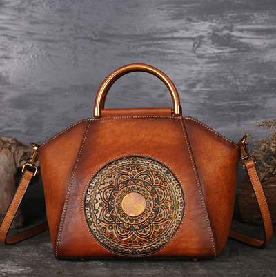 Bolso Mensajero de Cuero Genuino con Patrón Totem - Cartera Retro de Piel Natural para Mujer - Image 6