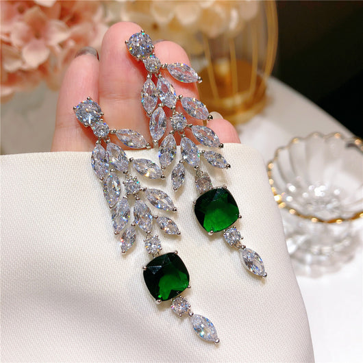 Aretes Largos de Circonita con Borla en Forma de Hoja para Mujer - Image 10