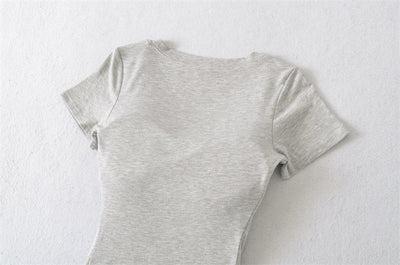 Playera Ajustada Cuello U Manga Corta para Mujer - Image 13