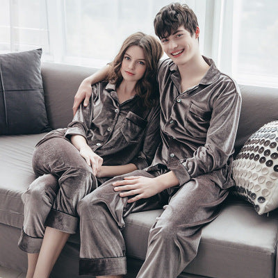 Pijama de Pareja en Terciopelo Dorado con Manga Larga