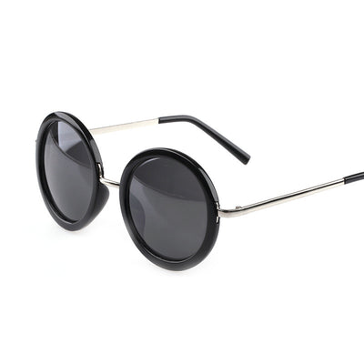 Big round sunglasses with black frames and dark lenses, featuring silver-colored temples. - Image 3