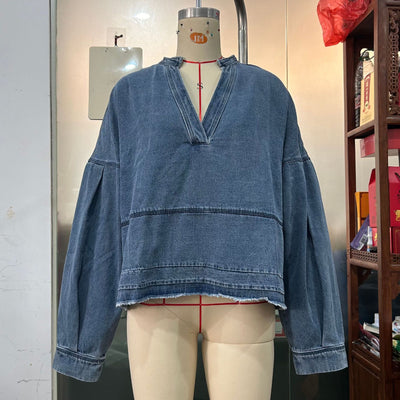 Blusa Denim Holgada de Cuello V y Manga Larga Versátil - Image 8