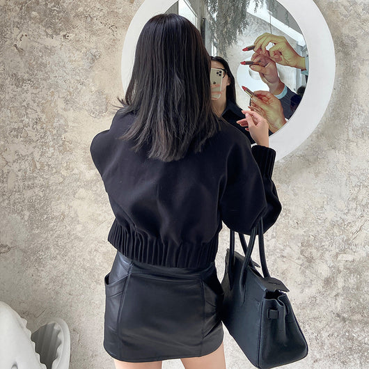 Chaqueta Suelta Negra con Tachuelas para Mujer - Image 10