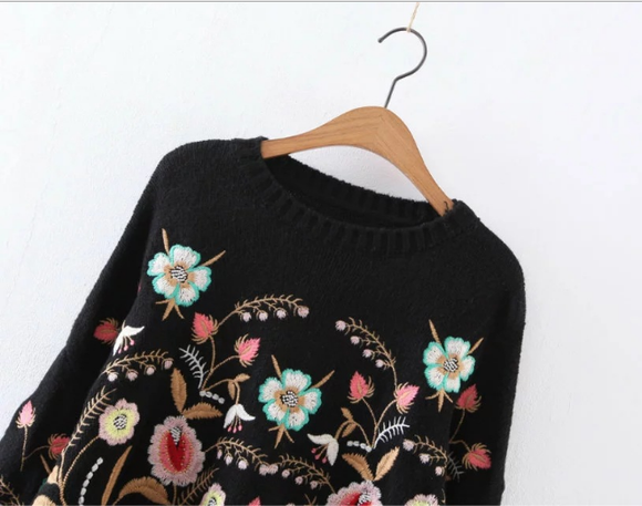 Suéter de Mujer con Bordado Floral Estilo Urbano