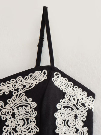Traje Conjunto Falda Tubo con Blusa Bordada y Detalle Anudado - Image 11