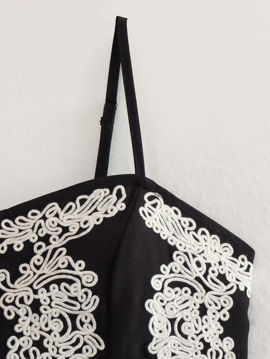 Traje Conjunto Falda Tubo con Blusa Bordada y Detalle Anudado - Image 11