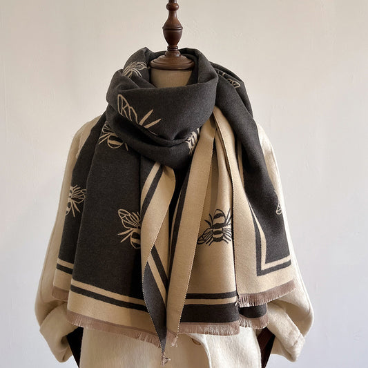 Pañoleta Estampado Abeja - Accesorio de Moda Versátil