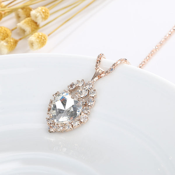 Collar Colgante de Cristal Amor Incrustado