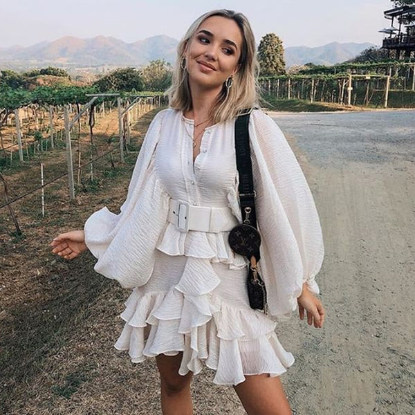Vestido con Cinturón y Mangas Fluidas Escalonadas
