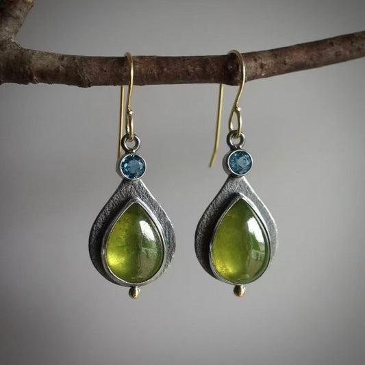 Colgante de Piedra Verde Inspirado en Diseño de Nicho
