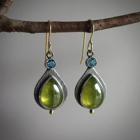 Colgante de Piedra Verde Inspirado en Diseño de Nicho