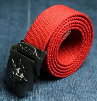 Cinturón de Lona para Hombre con Calavera y Hebilla Metálica - Image 9