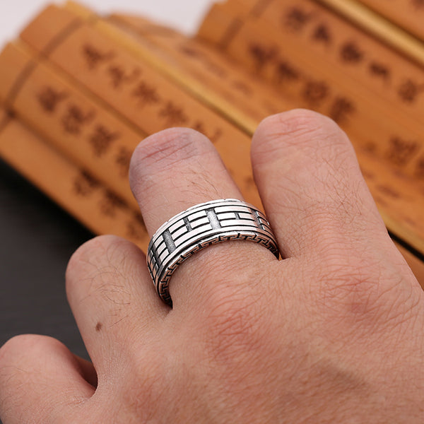 Anillo Vintage de Plata Tailandesa con Escritura Sagrada - Diseño Masculino