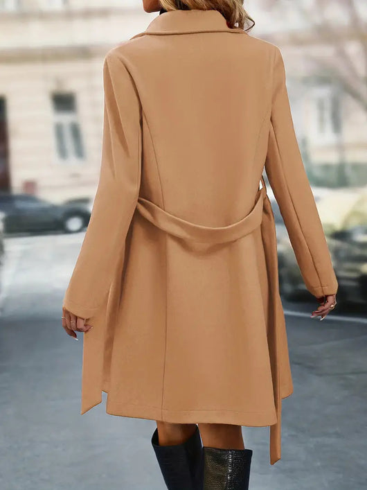 Abrigo Trench Largo con Cuello Polo y Cierre de Cordones Doble Botonadura - Image 17