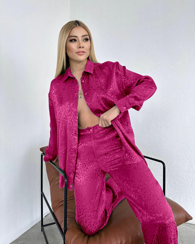 Conjunto de Dos Piezas Mujer con Camisa Estampado Leopardo y Pantalón - Image 11
