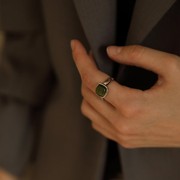 Anillo Cuadrado Minimalista de Plata para Dedo Índice
